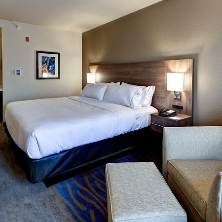 Holiday Inn Express & Suites Manhattan By Ihg Exteriör bild