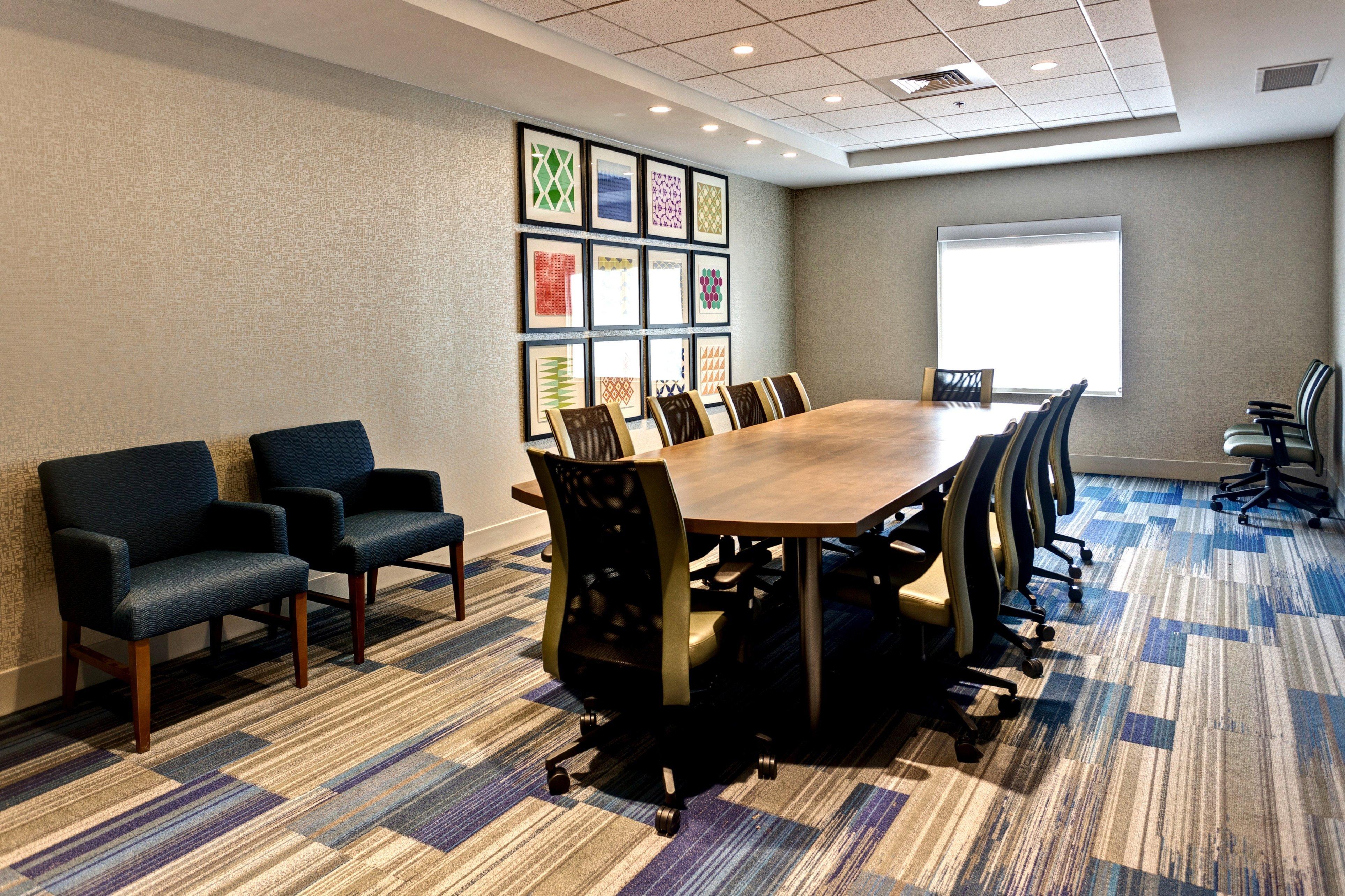 Holiday Inn Express & Suites Manhattan By Ihg Exteriör bild