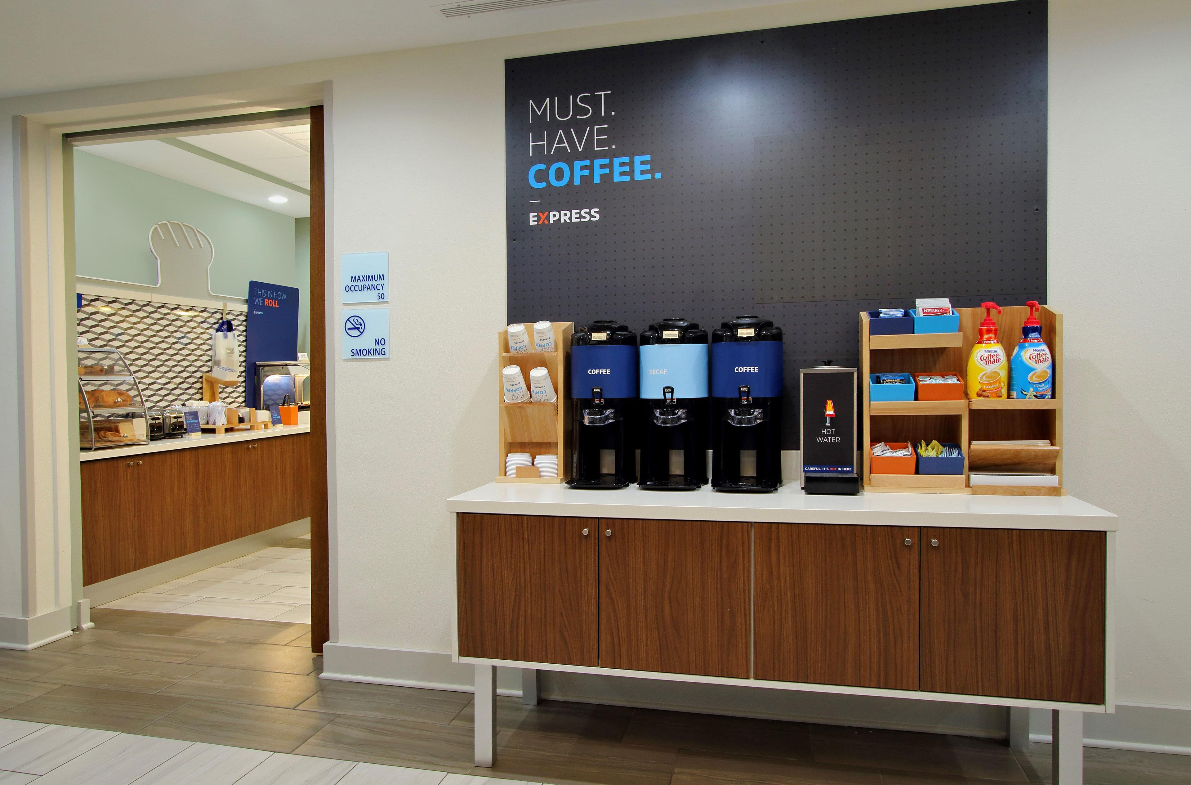 Holiday Inn Express & Suites Manhattan By Ihg Exteriör bild