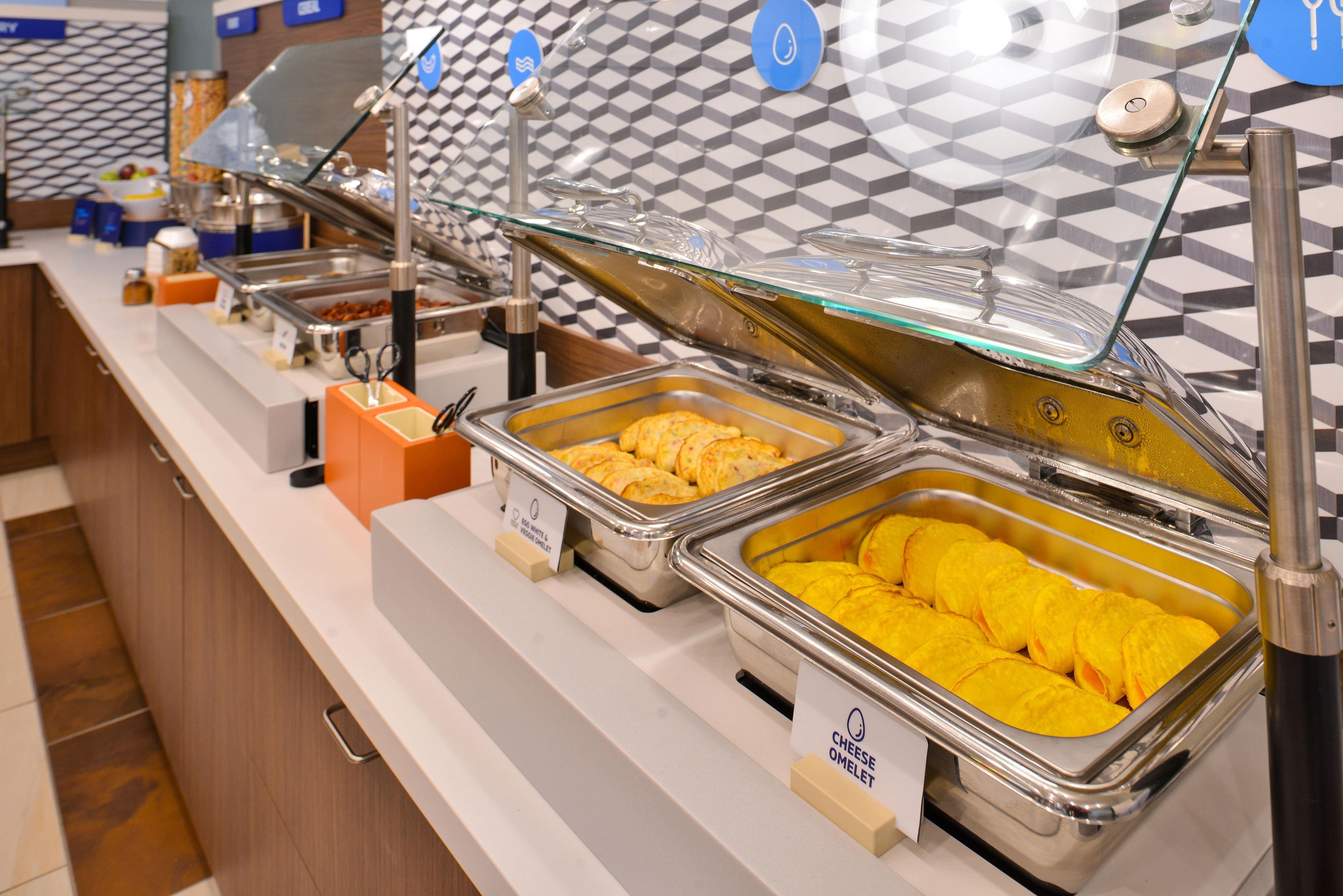 Holiday Inn Express & Suites Manhattan By Ihg Exteriör bild
