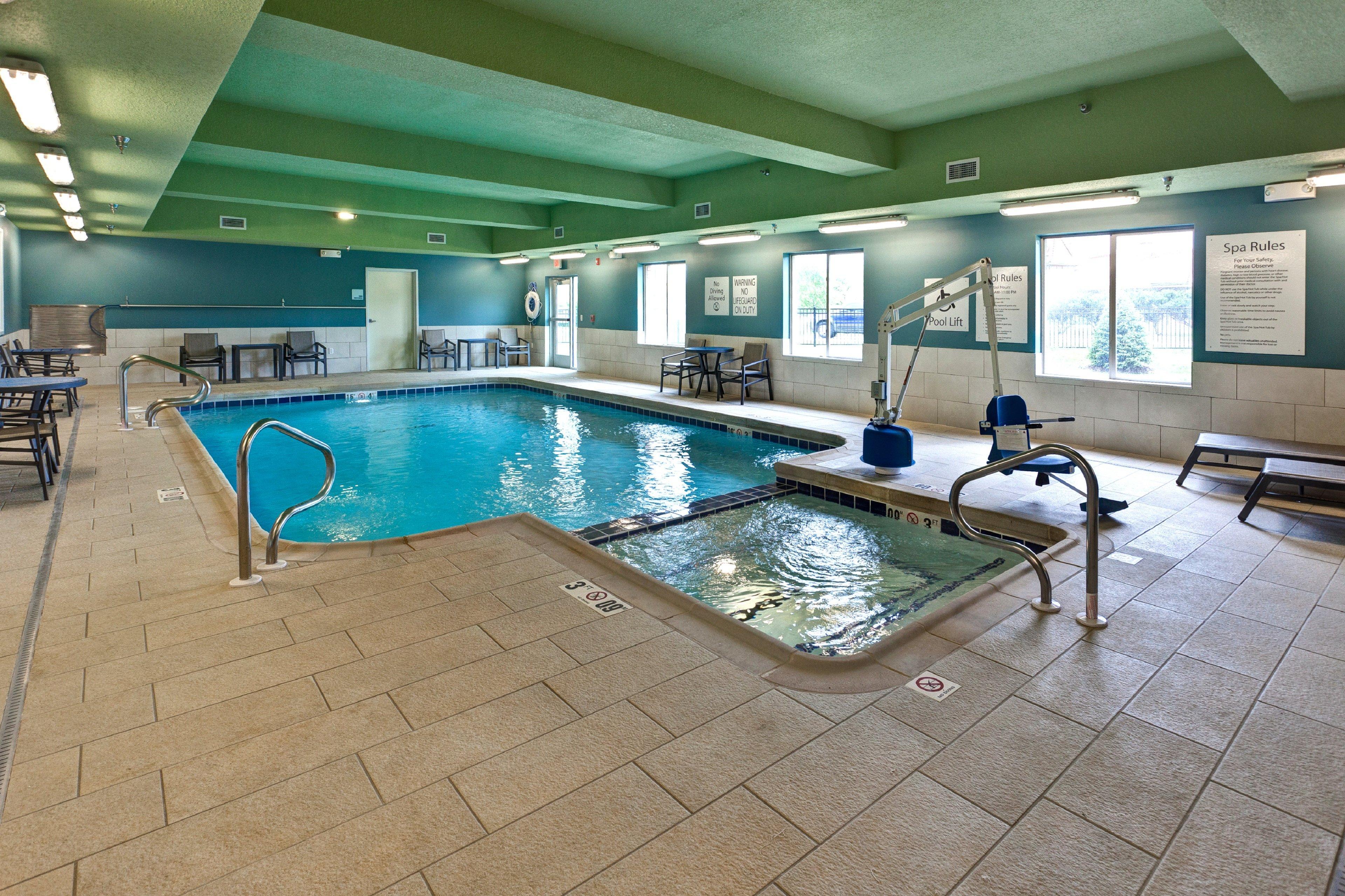 Holiday Inn Express & Suites Manhattan By Ihg Exteriör bild