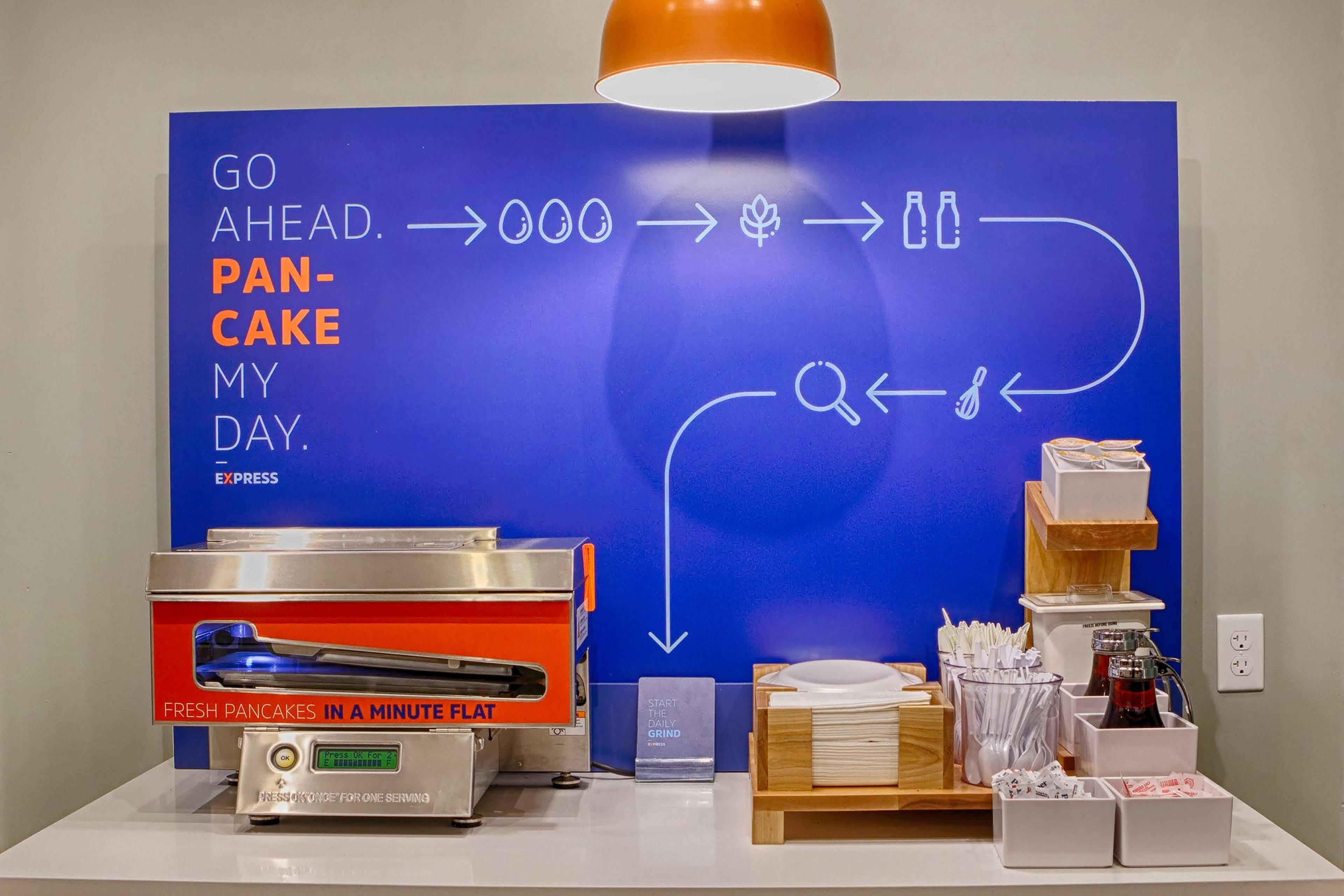 Holiday Inn Express & Suites Manhattan By Ihg Exteriör bild