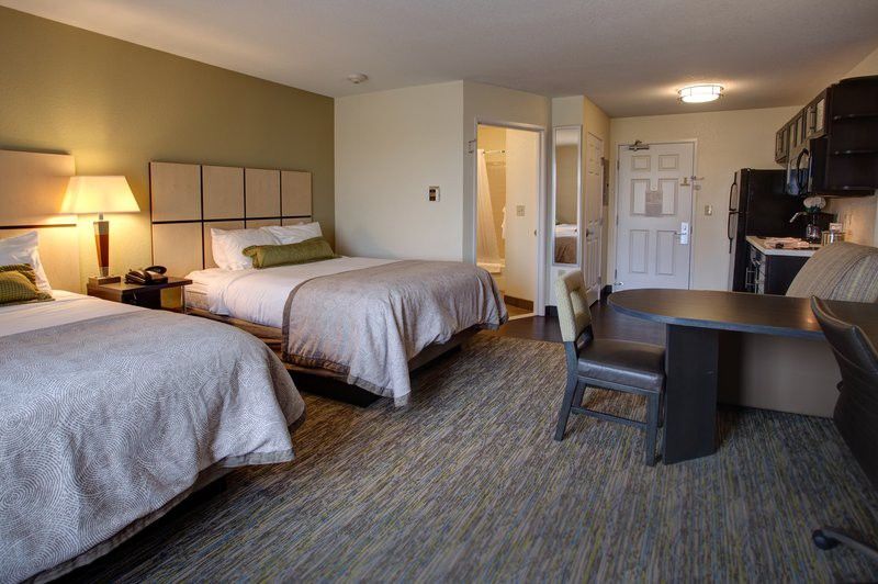 Holiday Inn Express & Suites Manhattan By Ihg Exteriör bild