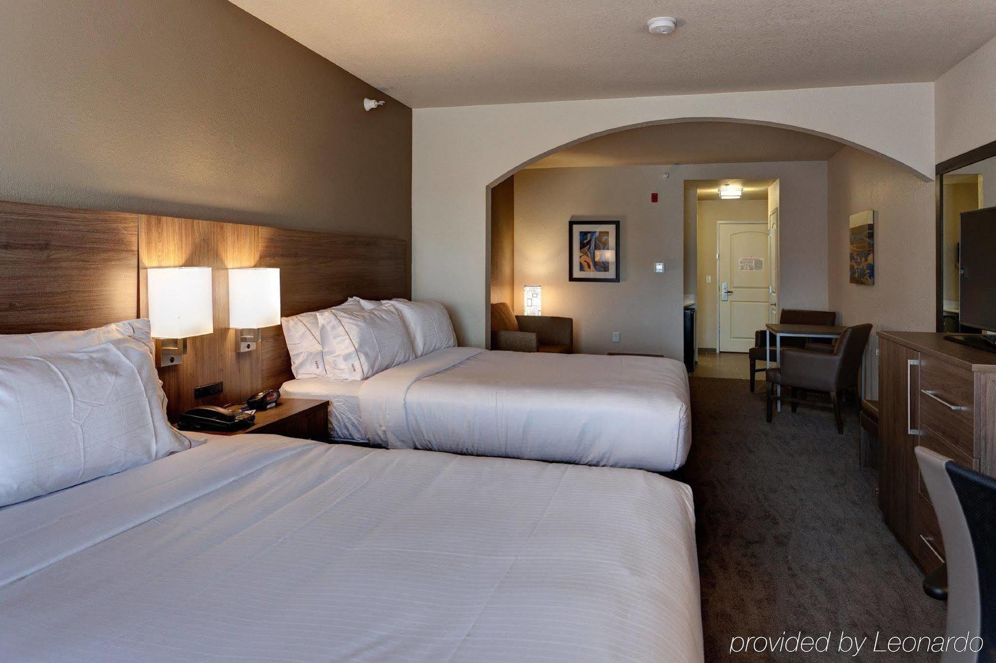 Holiday Inn Express & Suites Manhattan By Ihg Exteriör bild